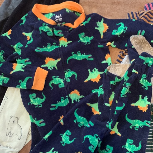 9 pc lot Carters - Picture 4 of 5